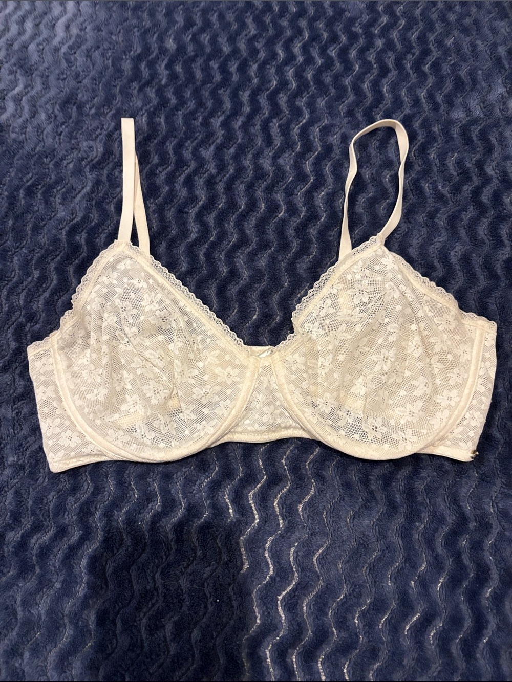Jessica Simpson Cream Lace Underwire Bra. 36D